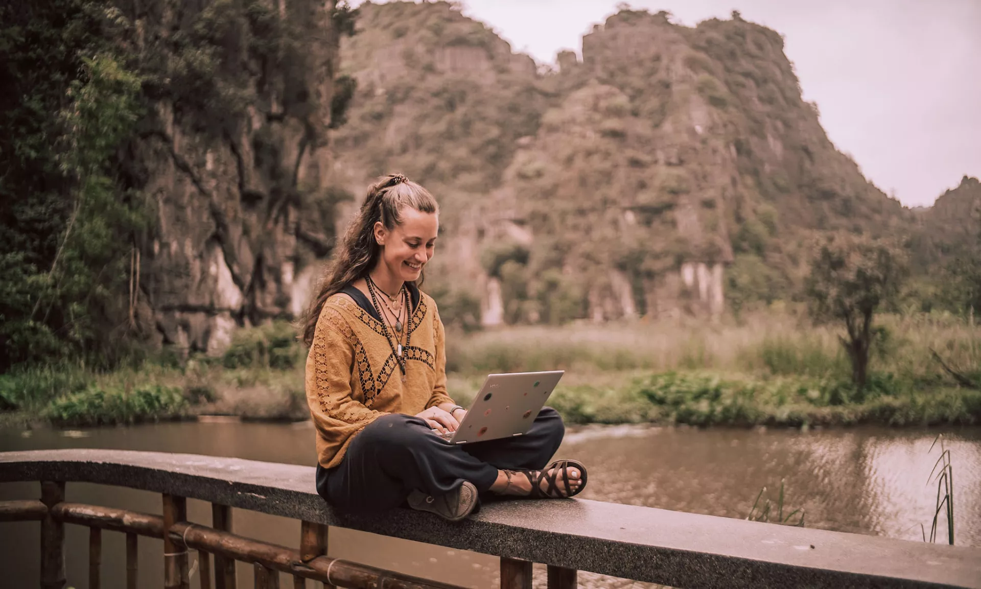 Esther Pordon in Vietnam. Beeld: Ilona Vanouplines