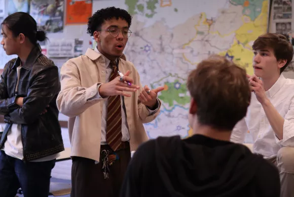 deelnemers National Debate League bereiden hun debat voor