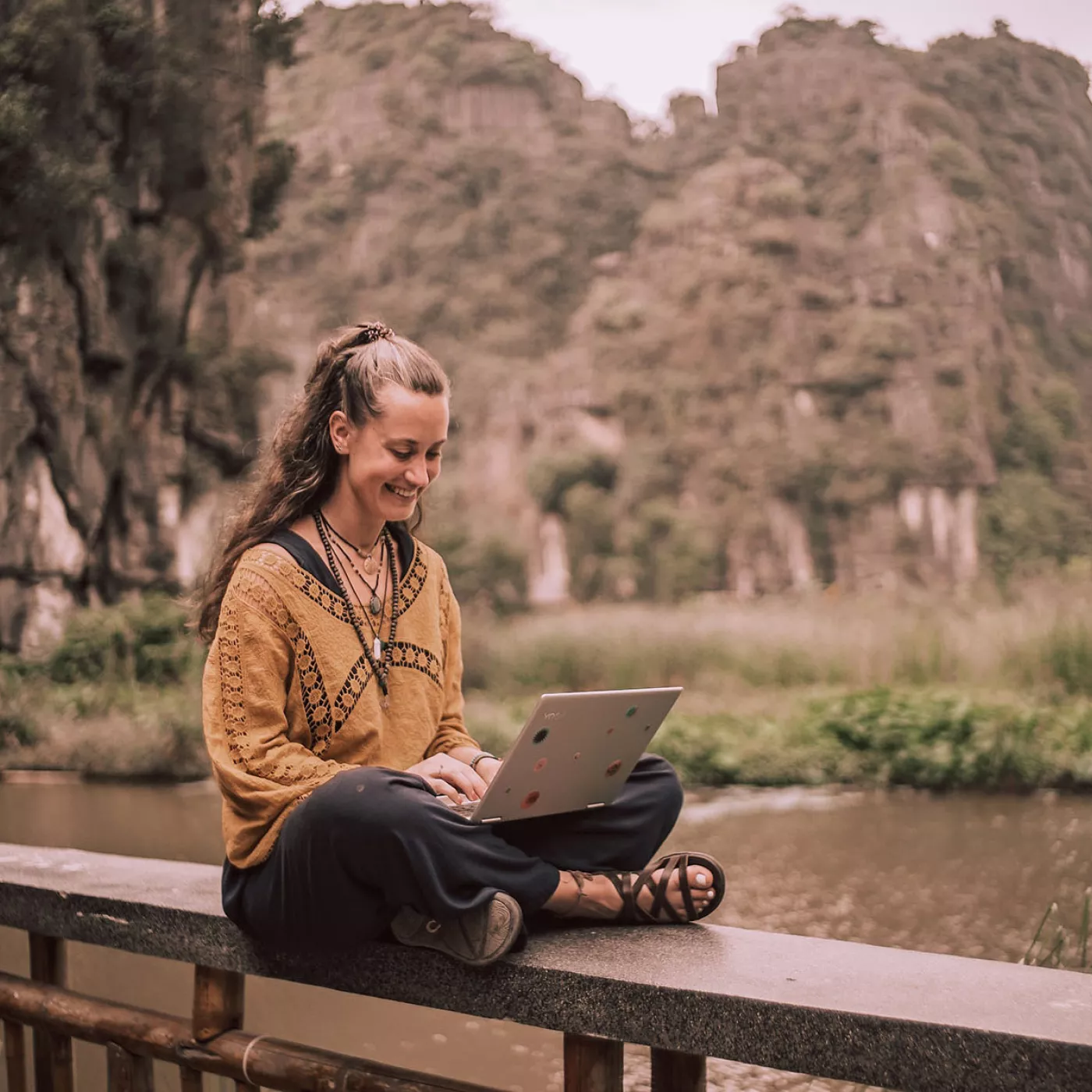 Esther Pordon in Vietnam. Beeld: Ilona Vanouplines