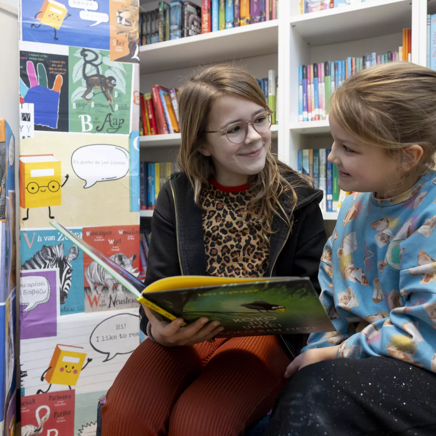 Basisschoolleerlingen lezen met elkaar
