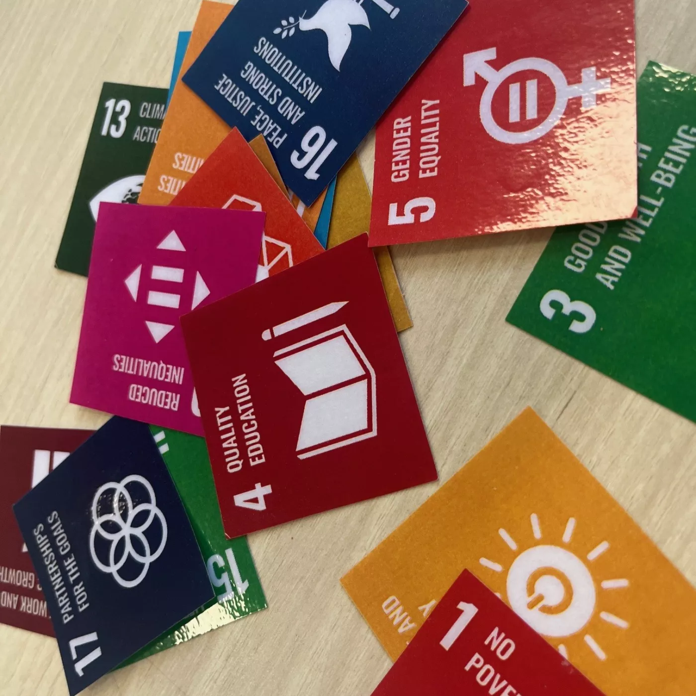 Kaartjes met Sustainable Development Goals van de Verenigde Naties