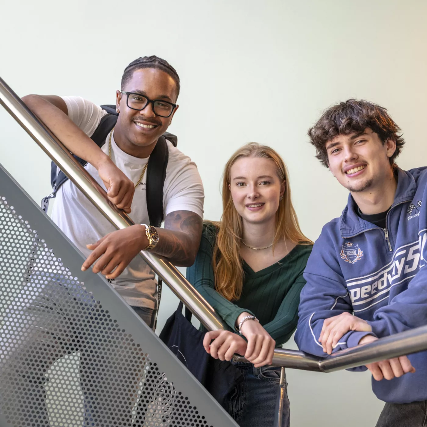mbo-studenten op een trap