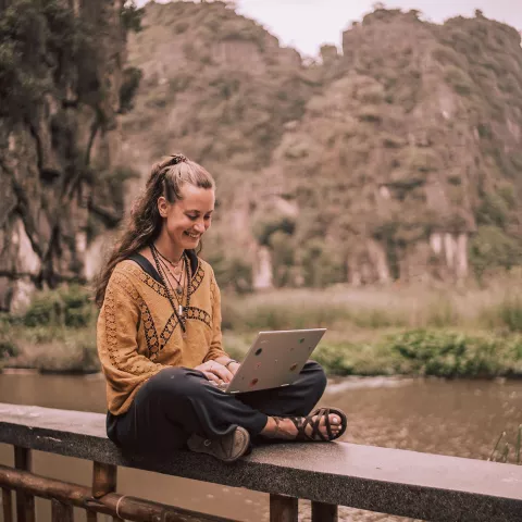 Esther Pordon in Vietnam. Beeld: Ilona Vanouplines