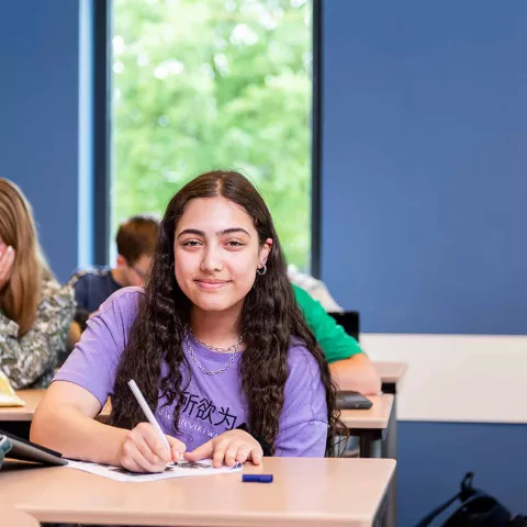 leerlingen aan het werk in de klas