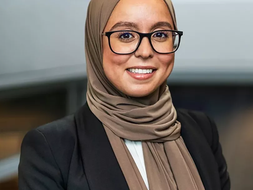 Foto van Ekram Dannouni, directeur onderwijs Johan de Witt