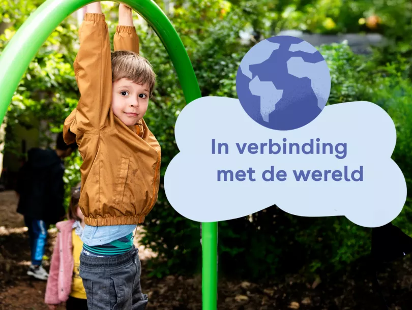 jongetje hangt aan klimrek met rechts een tekstwolkje met de naam van de bijeenkomst