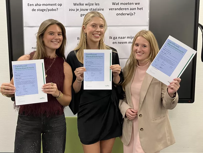 pabo studenten met diploma