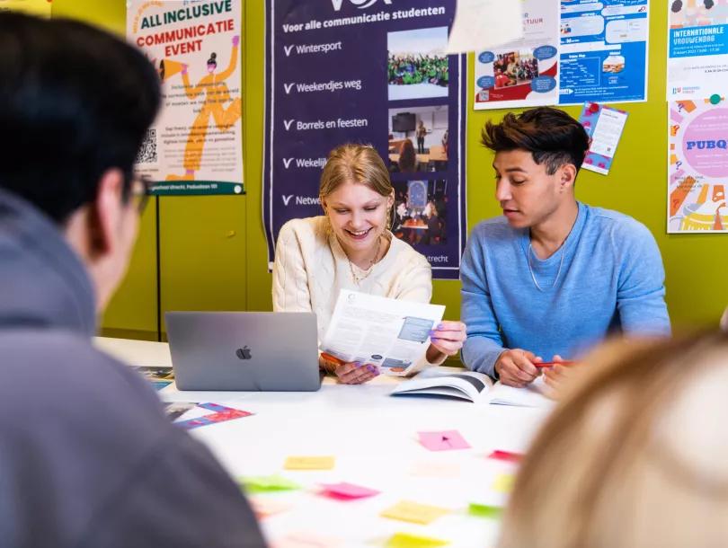 Studenten Hogeschool Utrecht studeren samen