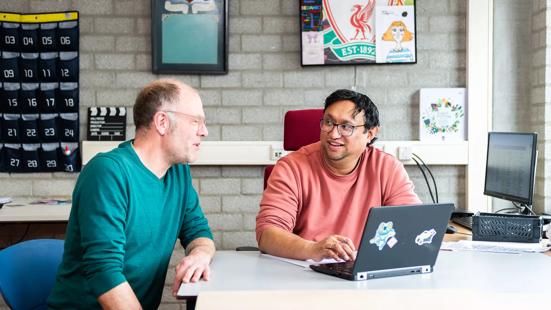 2 docenten in gesprek