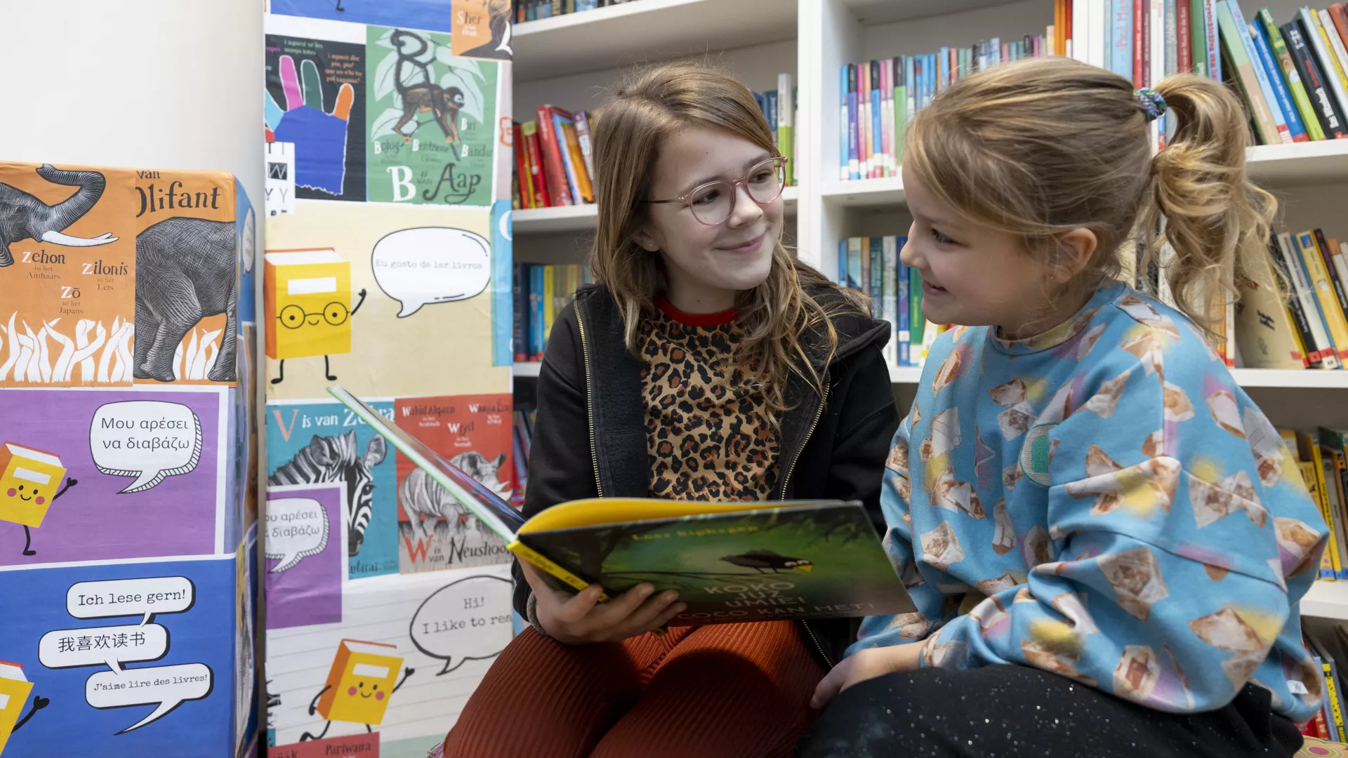 Basisschoolleerlingen lezen met elkaar